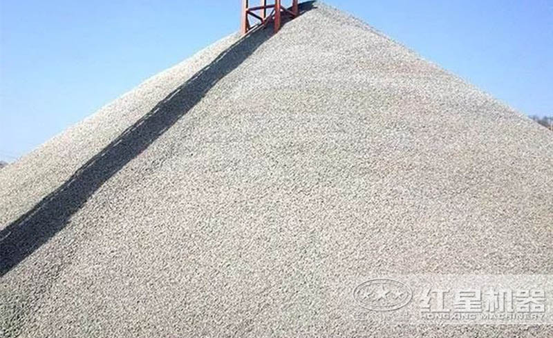 石灰石粉碎出的机制砂粒度可控，粘合度与耐磨性都更佳，销路甚广